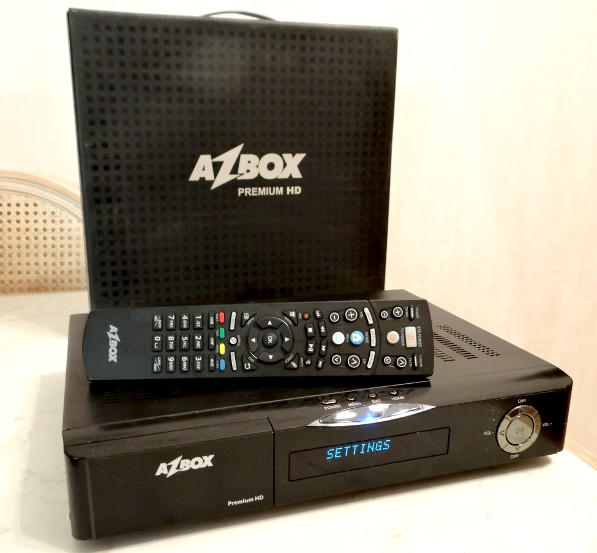 Спутниковый ресивер Azbox Premium HD с винчестером 320Гб